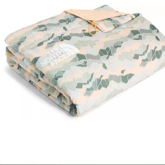 The North Face Wawona wearable Fuzzy Blanket/snuggie nwt New With Tags - Picture 8 of 13